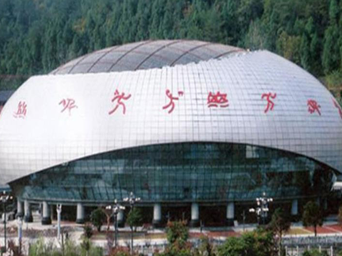 洛陽體育中心球形網(wǎng)架加工安裝